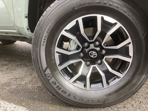 Certified 2022 Toyota Tacoma TRD Sport image 5