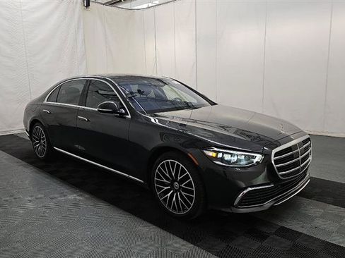 Used 2022 Mercedes-Benz S 500 4MATIC image 3