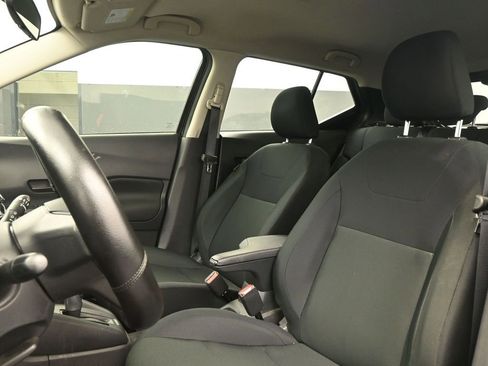 Used 2025 Nissan Kicks Play S image 13