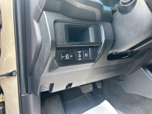 Used 2018 Toyota Tacoma TRD Sport AWD/4WD image 21