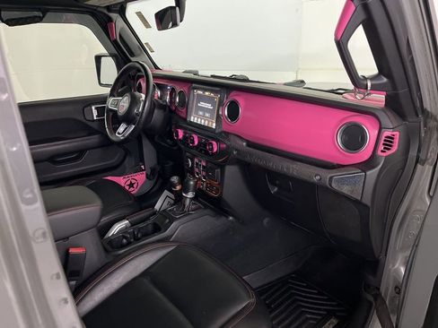 Used 2022 Jeep Wrangler Unlimited Rubicon w/ Cold Weather Group image 22