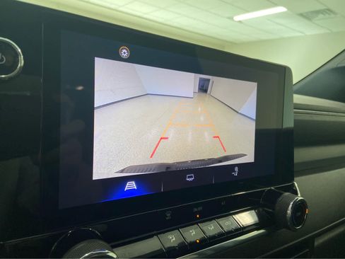 Used 2024 Chevrolet Colorado Trail Boss image 31