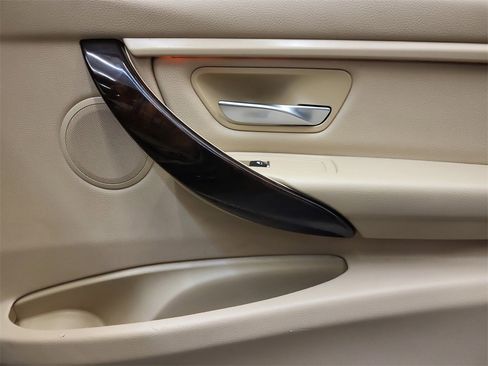 Used 2016 BMW 320i xDrive Sedan image 17