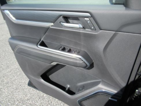 Used 2025 GMC Acadia Elevation image 25