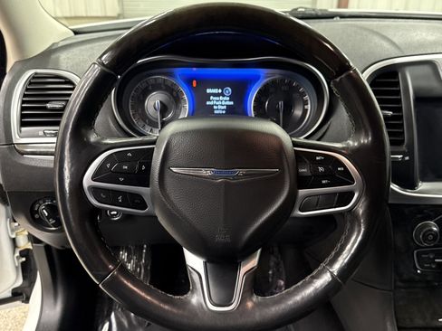 Used 2019 Chrysler 300 Limited image 8