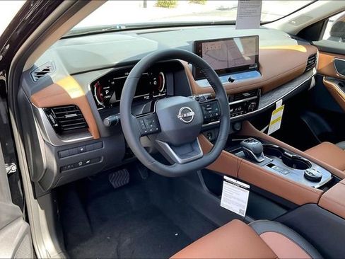 New 2026 Nissan Rogue Platinum image 5