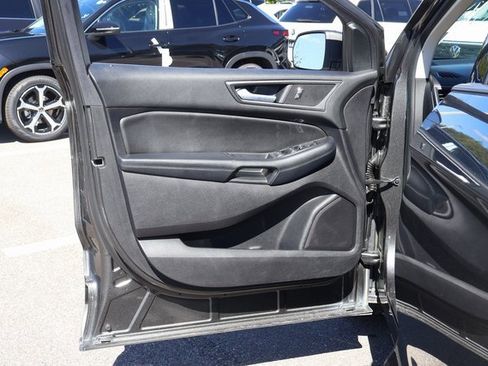 Used 2019 Ford Edge SE image 10