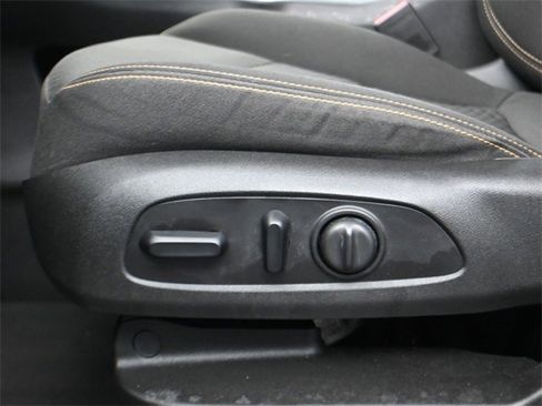 Used 2020 GMC Terrain SLE w/ Driver Convenience Package image 10