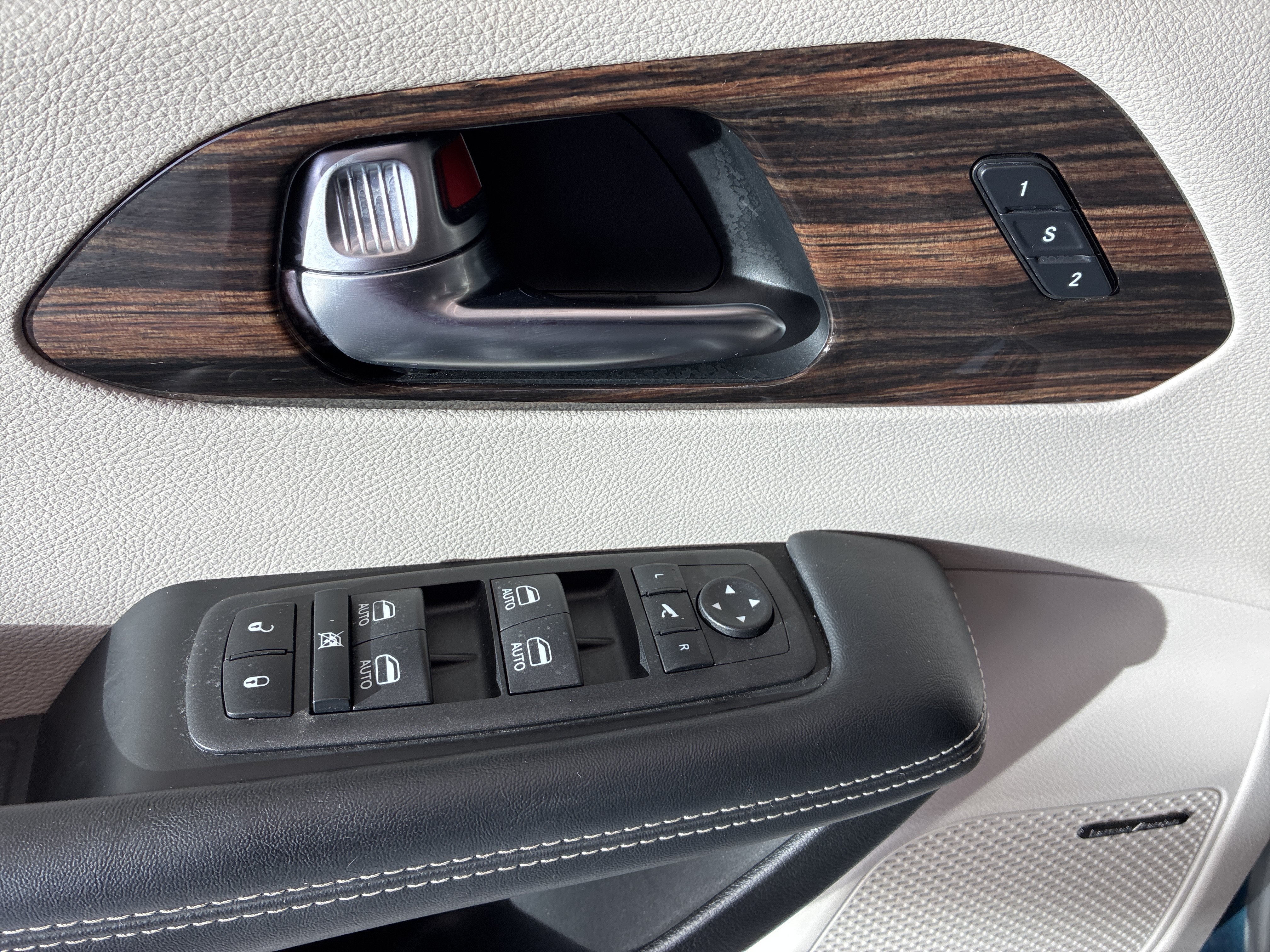 Certified 2023 Chrysler Pacifica Limited w/ Uconnect Theater Family Group AWD/4WD image 24