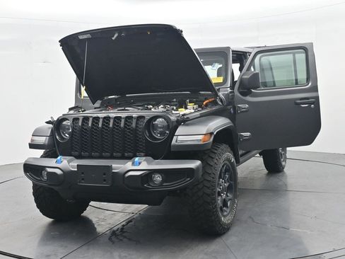 Used 2023 Jeep Wrangler Unlimited w/ Cold Weather Group AWD/4WD image 36