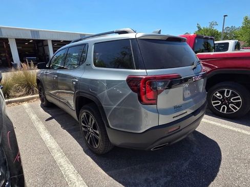 Used 2023 GMC Acadia SLT w/ Elevation Edition image 5