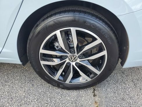 Certified 2025 Volkswagen Jetta SE FWD image 15