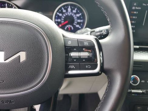 Used 2024 Kia Carnival LX image 28