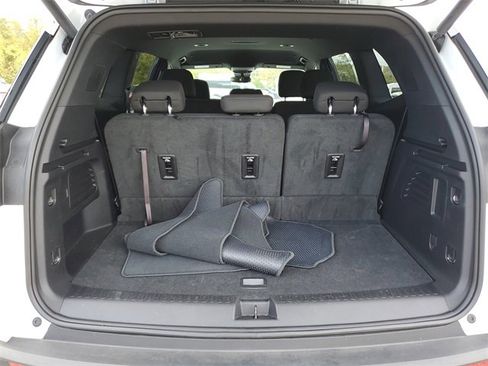 Used 2025 GMC Acadia Elevation image 9