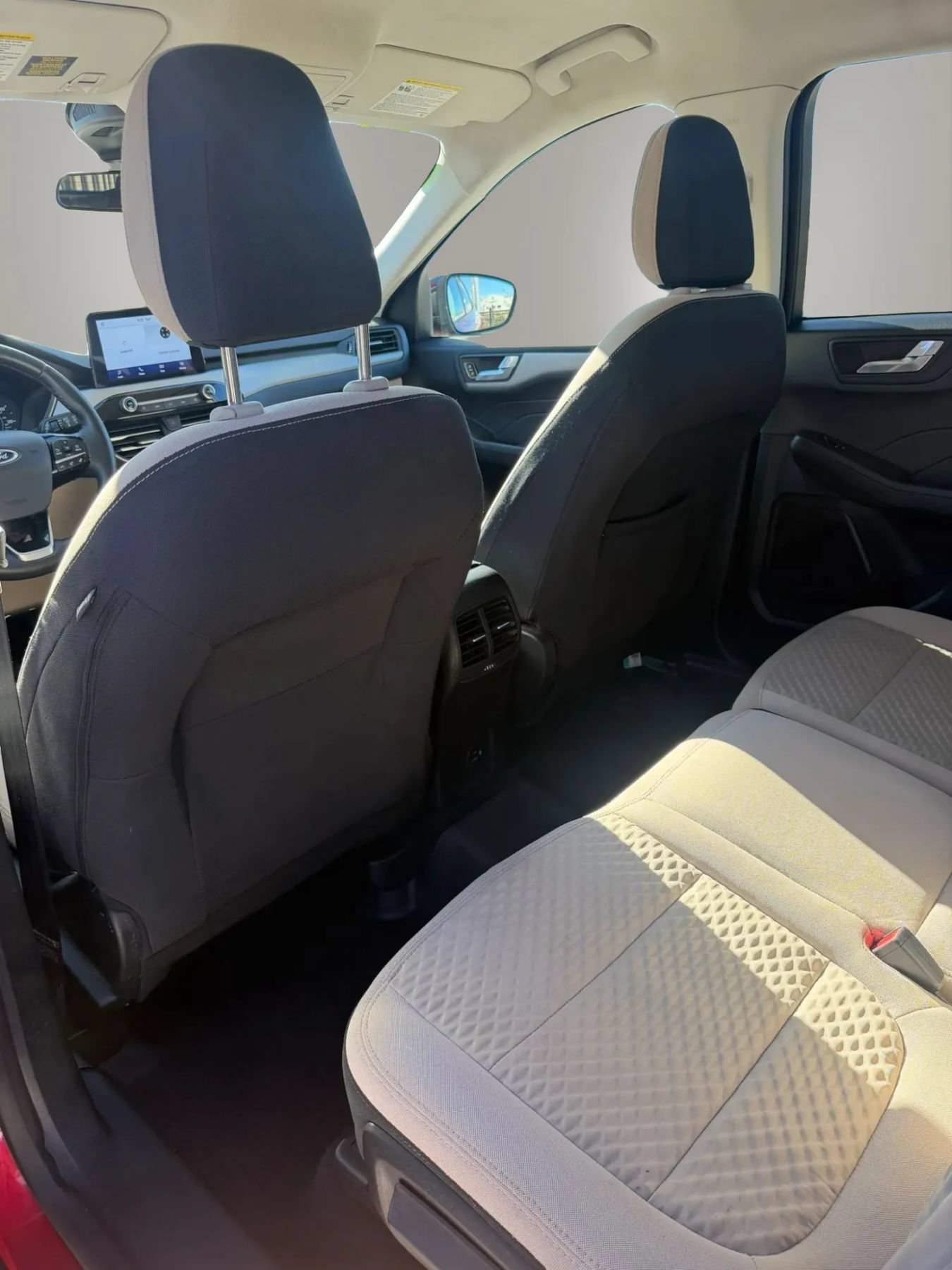 Used 2021 Ford Escape SE w/ SE Sport Appearance Package AWD/4WD image 17