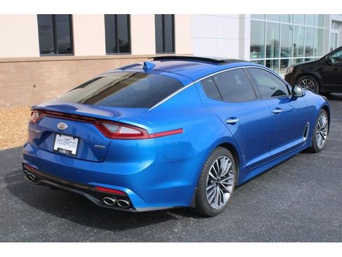 Used 2019 Kia Stinger Premium image 3
