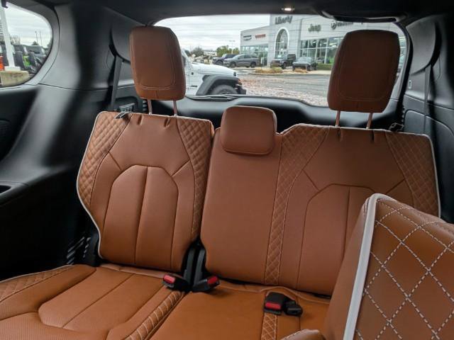 New 2026 Chrysler Pacifica Pinnacle AWD/4WD image 11