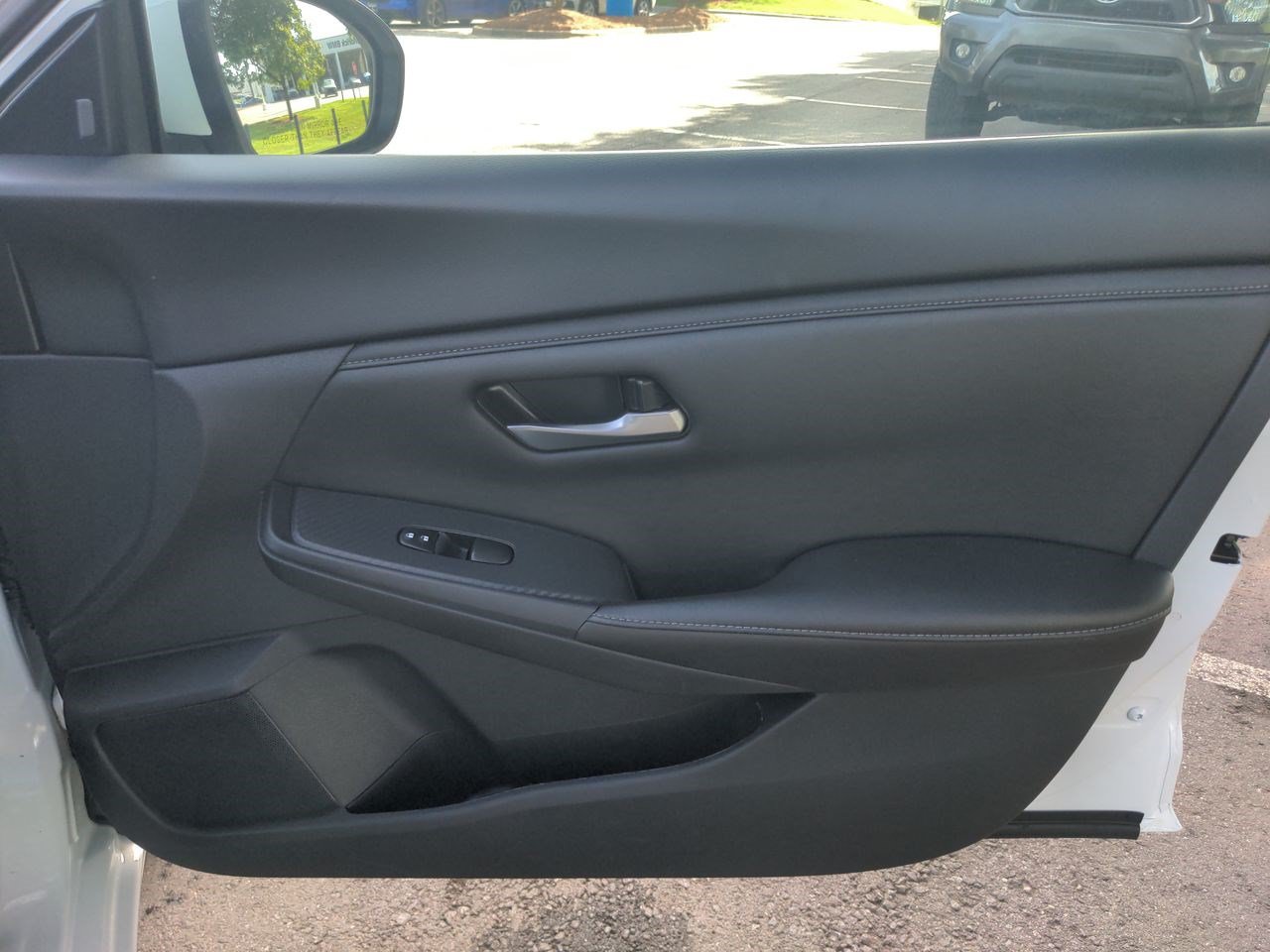 Used 2025 Nissan Sentra SV FWD image 42