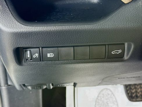 Used 2020 Toyota RAV4 XLE w/ Convenience Package FWD image 10