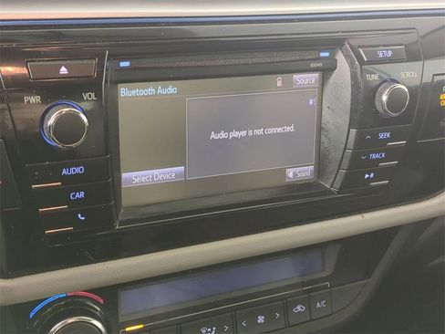 Used 2015 Toyota Corolla LE image 12