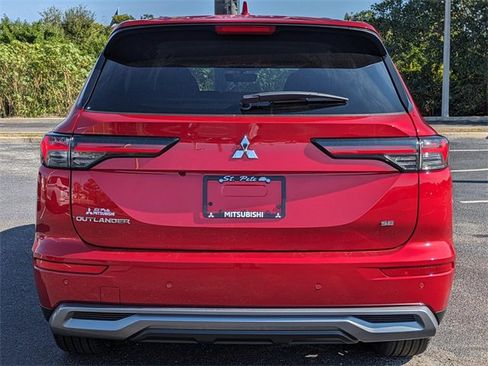 New 2025 Mitsubishi Outlander SE image 6