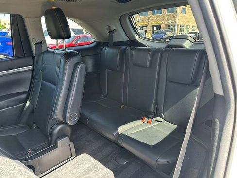 Used 2019 Toyota Highlander Limited w/ Carpet Mat Package (TMS) AWD/4WD image 16