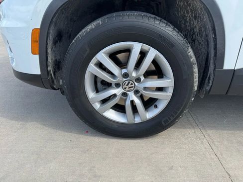 Used 2016 Volkswagen Tiguan S image 19