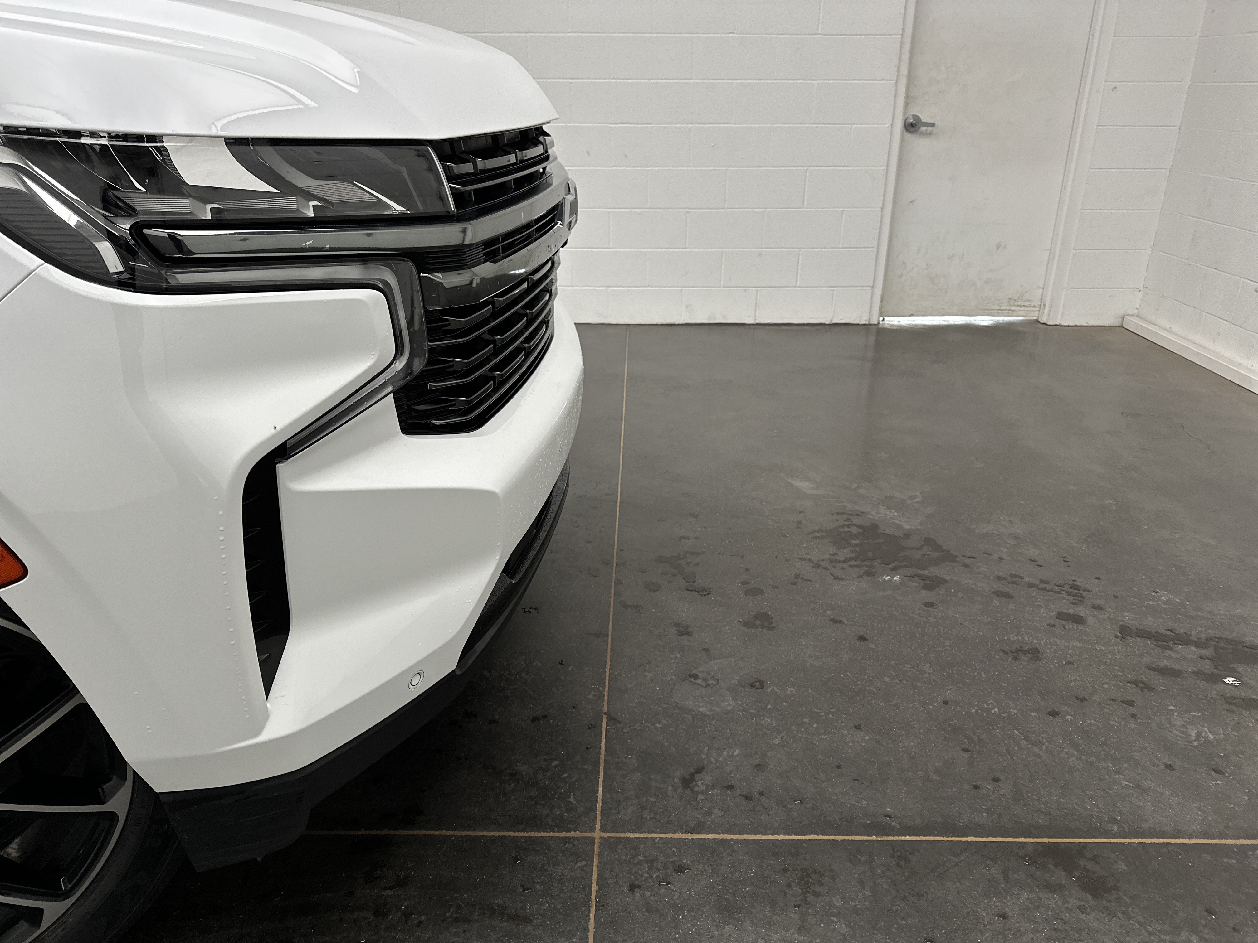 Used 2021 Chevrolet Tahoe RST w/ Luxury Package AWD/4WD image 2