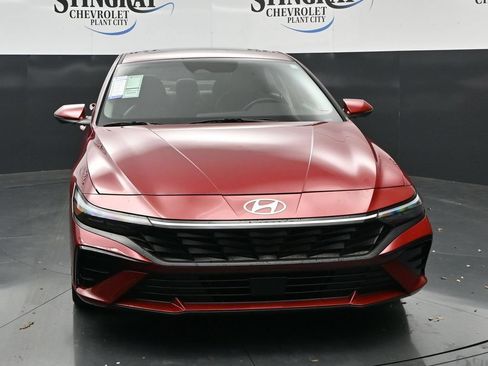Used 2025 Hyundai Elantra Limited FWD image 2