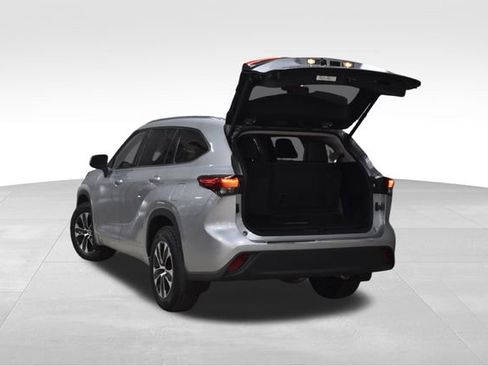 Used 2020 Toyota Highlander XLE image 37
