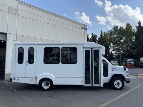 Used 2013 Ford E-350 and Econoline 350 Super Duty w/ Shuttle Bus Prep Pkg RWD image 7