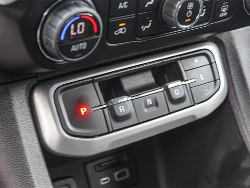 Used 2023 GMC Acadia SLT image 18