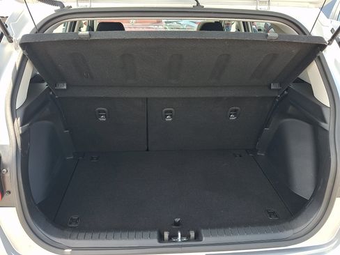 Certified 2025 Hyundai Venue SEL FWD image 30