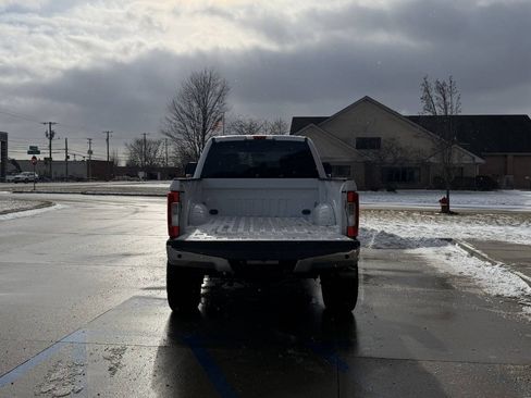 Used 2017 Ford F250 XLT w/ XLT Premium Package image 8