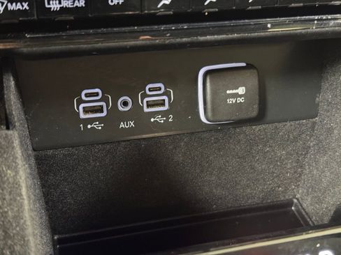 Used 2023 Jeep Grand Cherokee L Limited w/ Rear Seat Video Group I image 38