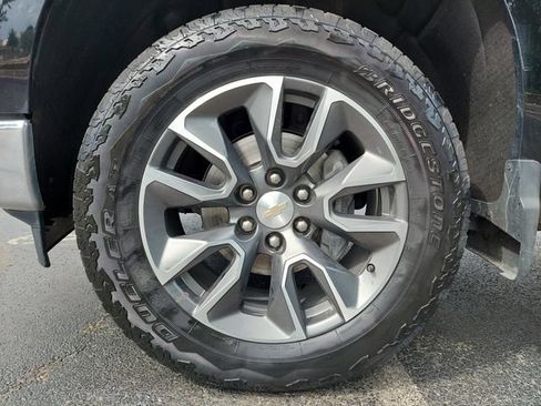 Used 2024 Chevrolet Silverado 1500 LT AWD/4WD image 34