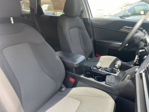 Used 2025 Kia Sportage LX FWD image 35