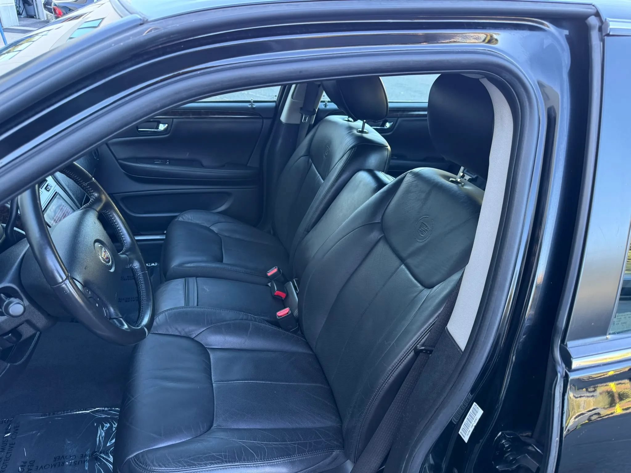 Used 2011 Cadillac DTS FWD image 19
