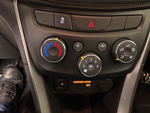 Used 2019 Chevrolet Trax LT w/ LT Convenience Package image 23