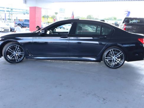 Used 2018 BMW 750i RWD image 10