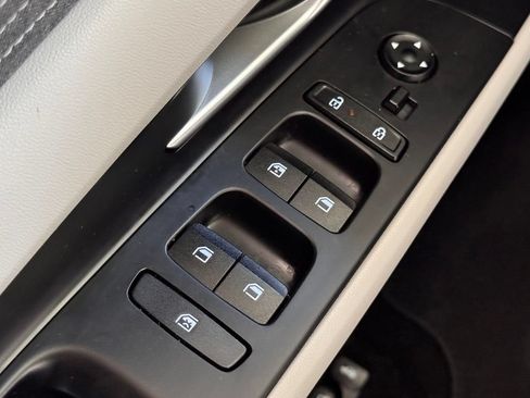 Certified 2025 Hyundai Elantra Limited FWD image 26