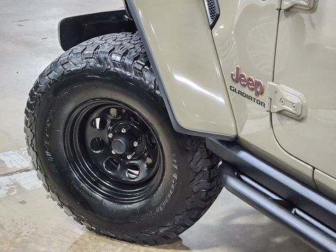 Used 2020 Jeep Gladiator Mojave AWD/4WD image 16
