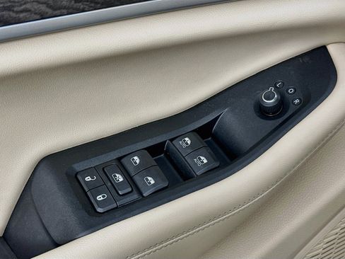 Used 2023 Jeep Grand Cherokee L Limited AWD/4WD image 18