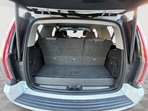 Used 2017 Cadillac Escalade Luxury AWD/4WD image 22