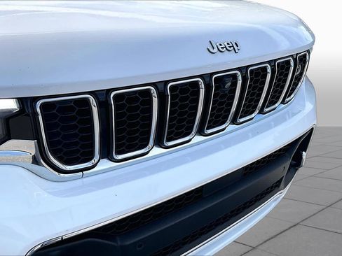 Used 2021 Jeep Grand Cherokee L Overland w/ Advanced Protech Group III AWD/4WD image 32