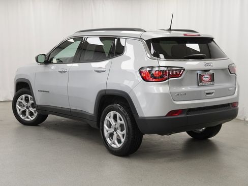 Certified 2025 Jeep Compass Latitude w/ Convenience Group image 14