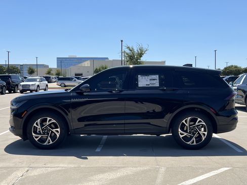 New 2025 Lincoln Nautilus Premier w/ Equipment Group 102A image 4