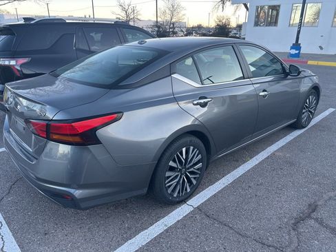 Used 2024 Nissan Altima 2.5 SV image 5