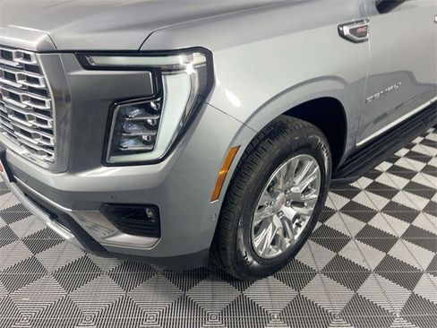 Used 2025 GMC Yukon Denali image 7