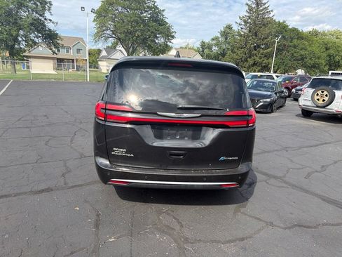 Used 2023 Chrysler Pacifica Limited FWD image 7